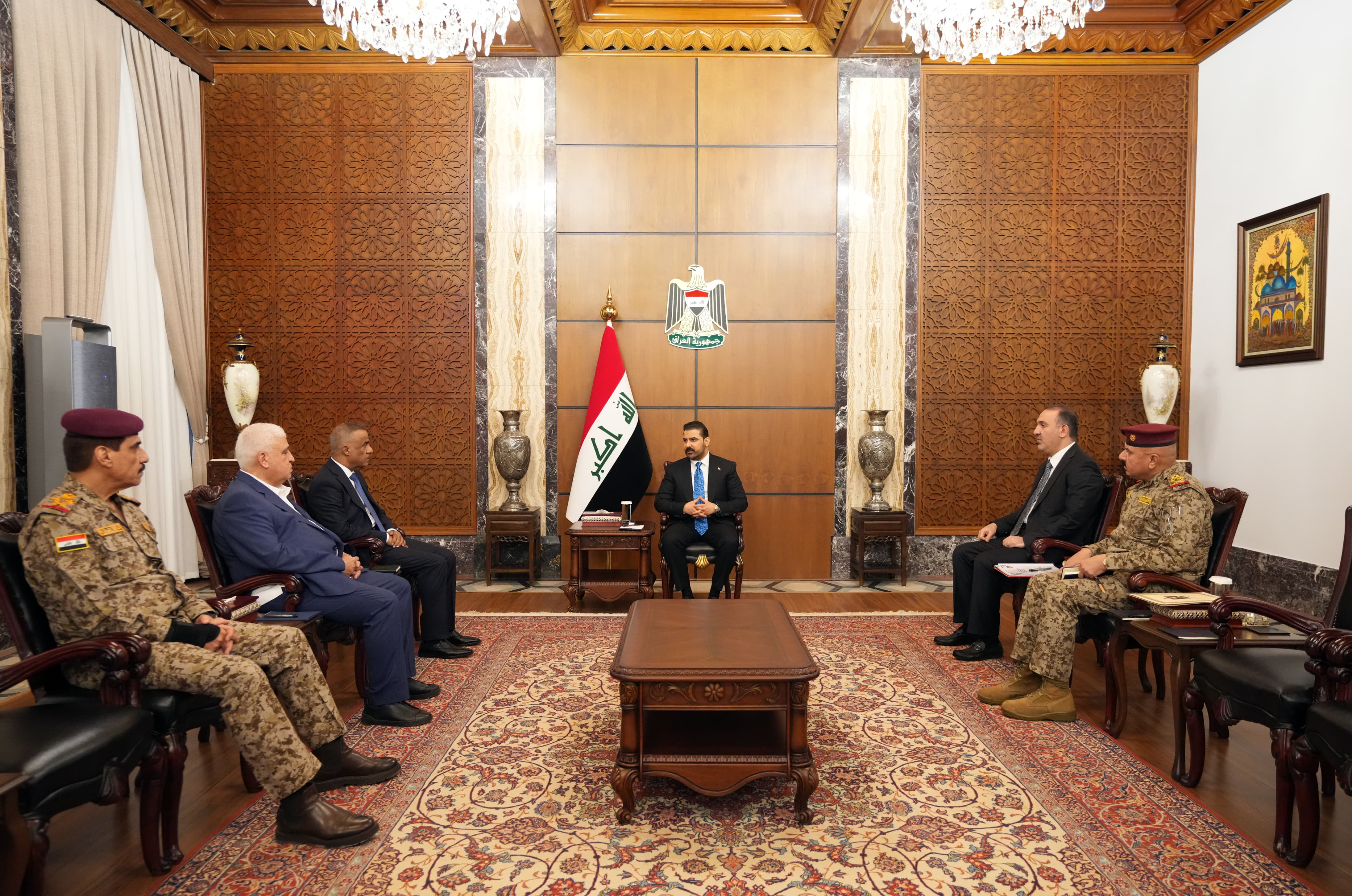 رئيس الوزراء يترأس اجتماعاً أمنياً لتعزيز الأمن والاستقرار في البلاد