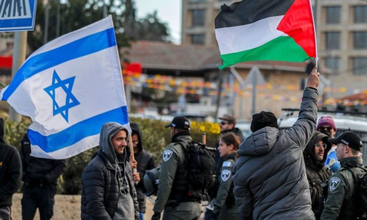 الإسرائيليون يطالبون بتوجيه ضربة استباقية لـ "إيران وحزب الله"