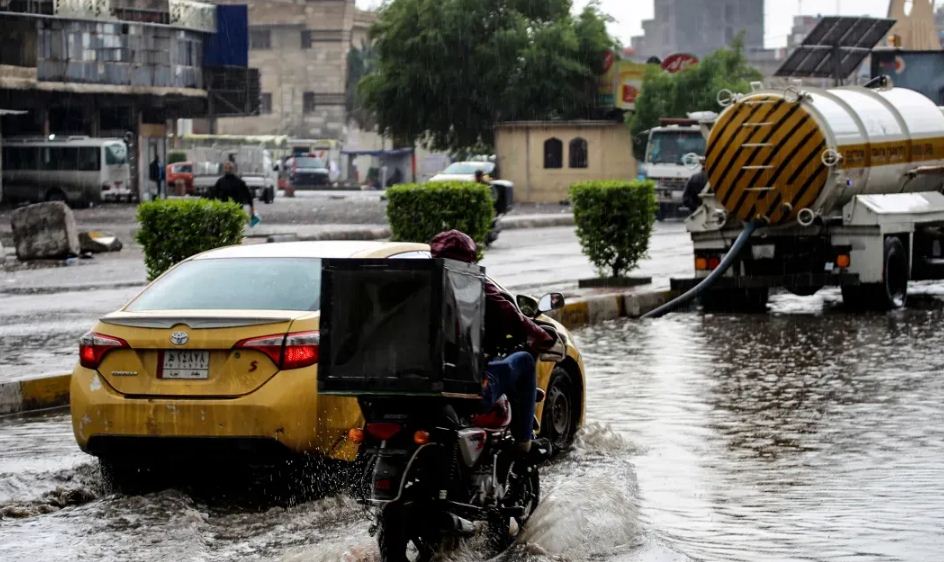 أمانة بغداد تطلق حملة لإصلاح الشوارع بعد تضررها بسبب الأمطار