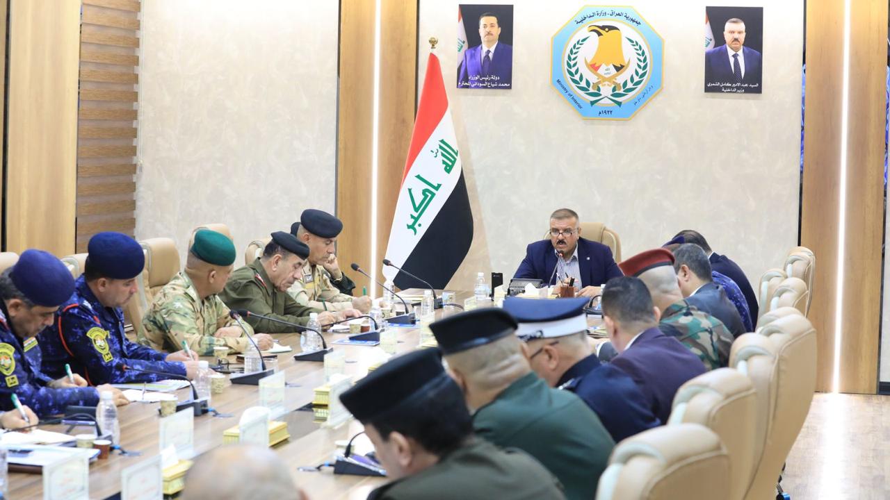 وزير الداخلية يوجّه بمراعاة الحالات الإنسانية خلال فترة الحظر