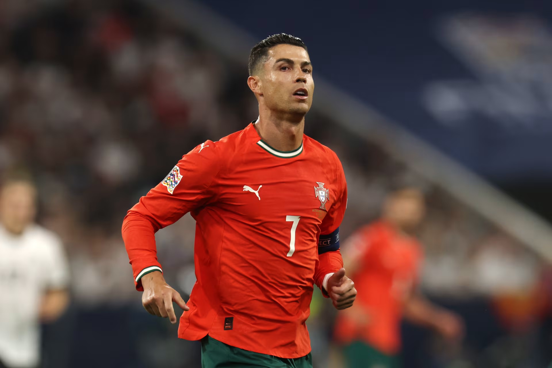 رونالدو البالغ 40 عاماً يقود البرتغال لنهائي دوري الأمم الأوروبية