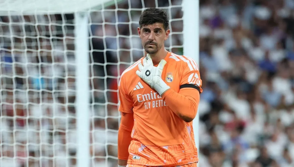 ضربة مفاجئة لريال مدريد قبل الكلاسيكو.. غياب كورتوا عن المباراة