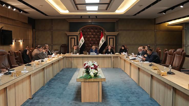 المالية النيابية تؤكد دعمها تثبيت الأجور والعقود